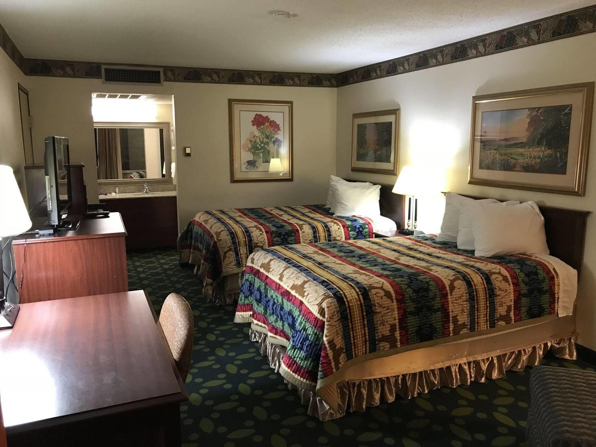 Holiday Inn Джоунсбъроу Екстериор снимка