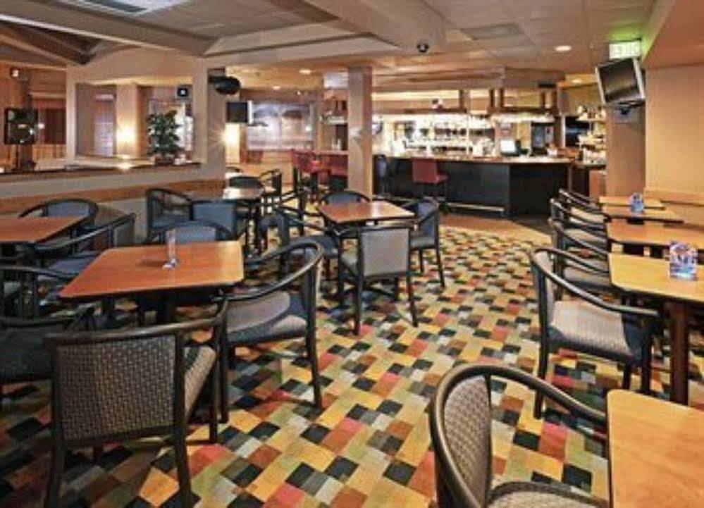 Holiday Inn Джоунсбъроу Ресторант снимка